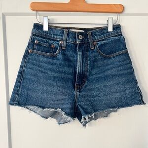 NWOT Med Dark A&F Curve Love High Rise Mom Short